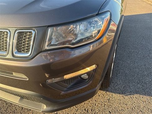 Used 2019 Jeep Compass Latitude image 9