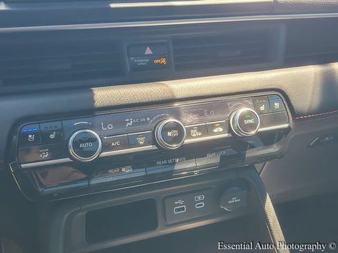Used 2025 Honda Pilot Black Edition image 18