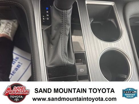 Used 2025 Toyota Sienna XLE image 22