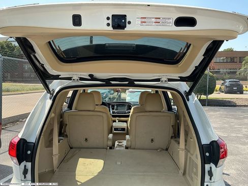 Used 2018 Toyota Highlander XLE FWD image 10