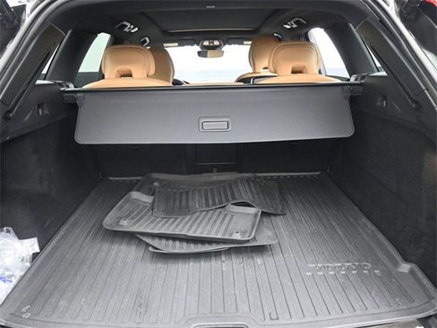 Used 2022 Volvo XC60 B5 Inscription w/ Protection Package Premier image 31