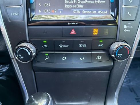 Used 2016 Toyota Camry SE w/ Moonroof Package FWD image 18