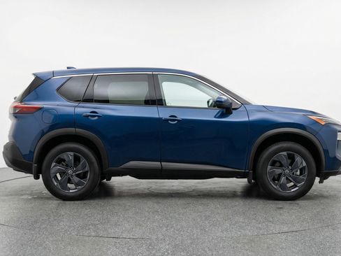 Used 2025 Nissan Rogue SV image 11