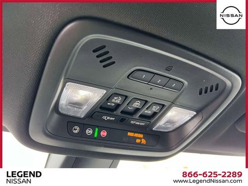 Used 2023 Chevrolet Traverse RS image 33