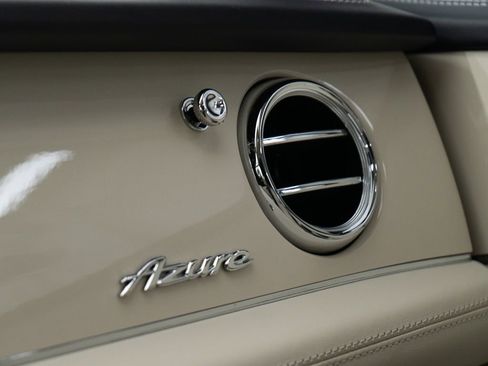 Certified 2023 Bentley Bentayga Extended Wheelbase AWD/4WD image 42