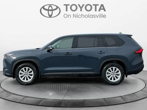 Used 2024 Toyota Grand Highlander XLE image 3