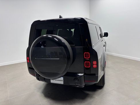 Used 2025 Land Rover Defender 110 X-Dynamic SE AWD/4WD image 7