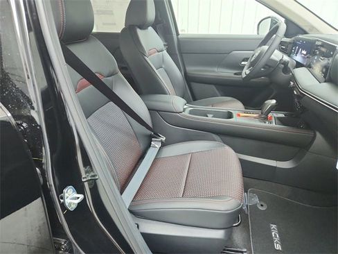 New 2025 Nissan Kicks SR image 32