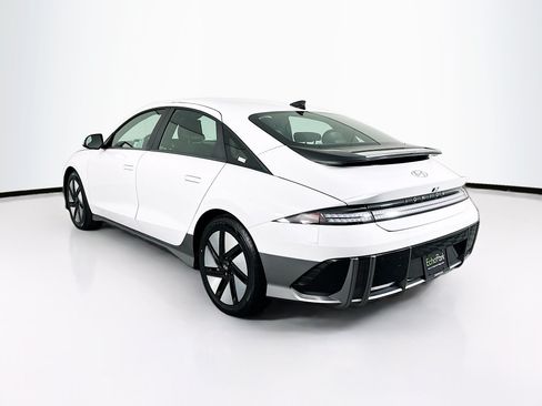 Used 2024 Hyundai Ioniq 6 SE RWD image 5