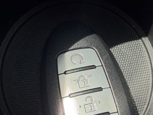 Used 2025 Nissan Altima 2.5 SV FWD image 24