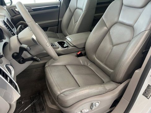 Used 2014 Porsche Cayenne Platinum Edition AWD/4WD image 10