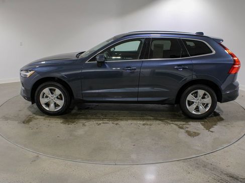 Used 2022 Volvo XC60 B5 Momentum image 2