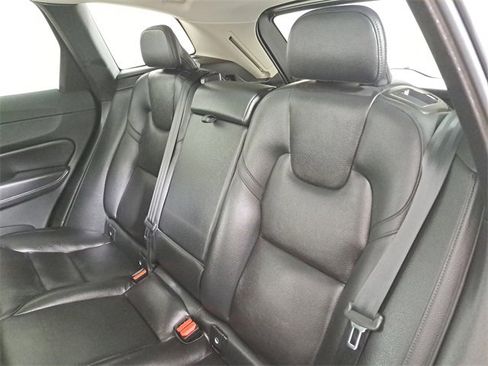 Used 2023 Volvo XC60 B5 Plus w/ Climate Package image 13