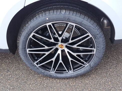 New 2026 Porsche Macan image 13