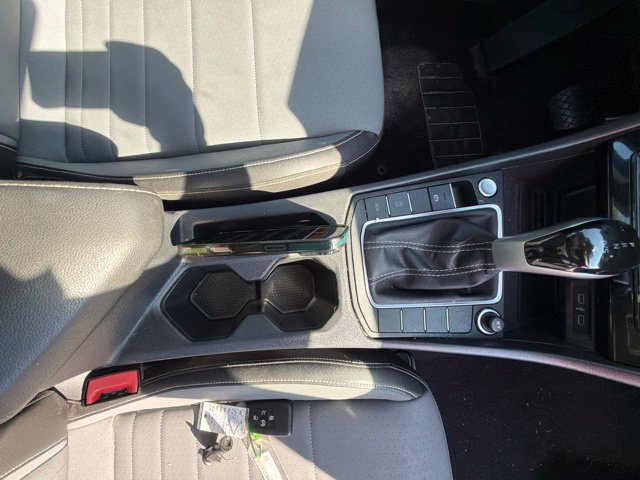 Used 2025 Volkswagen Jetta SE FWD image 27