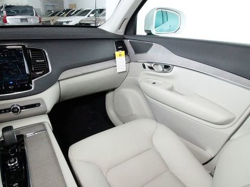 Certified 2025 Volvo XC90 B6 Plus w/ Protection Package Premier image 7