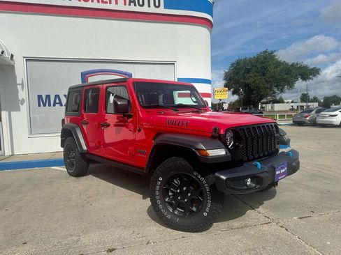 Used 2023 Jeep Wrangler Unlimited w/ Cold Weather Group AWD/4WD image 19
