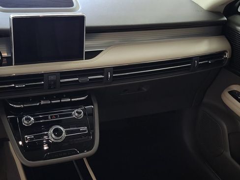 Certified 2022 Lincoln Corsair FWD image 11