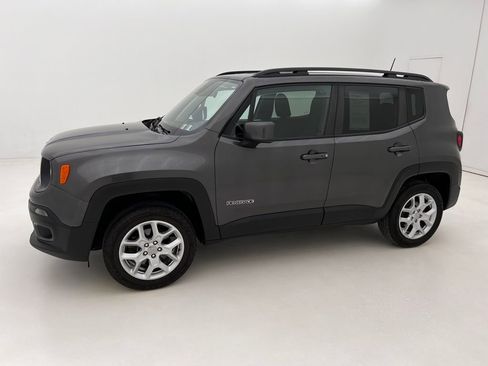 Used 2018 Jeep Renegade Latitude w/ Cold Weather Group image 5