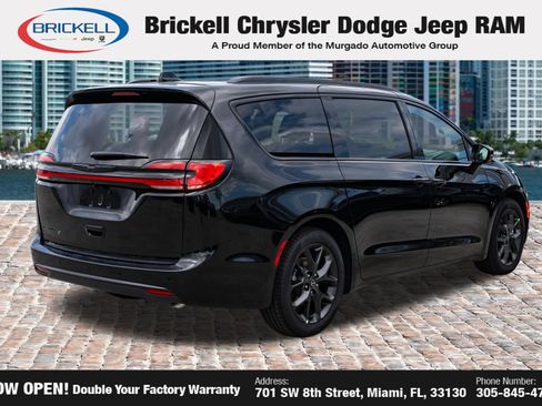 Used 2026 Chrysler Pacifica Select w/ S Appearance Package FWD image 5