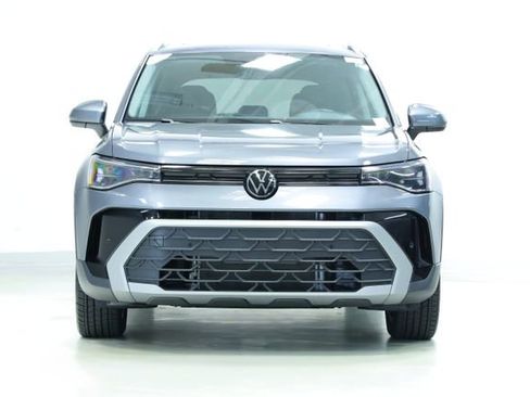 New 2025 Volkswagen Taos SE w/ Panoramic Sunroof Package FWD image 2