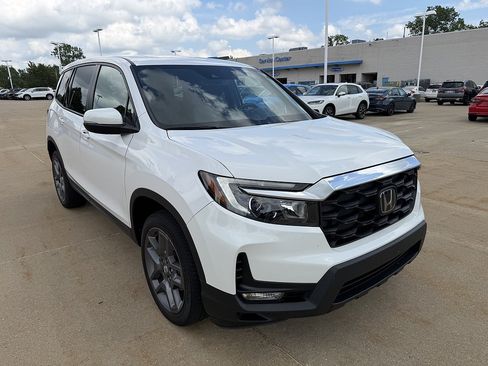 Used 2023 Honda Passport EX-L image 2