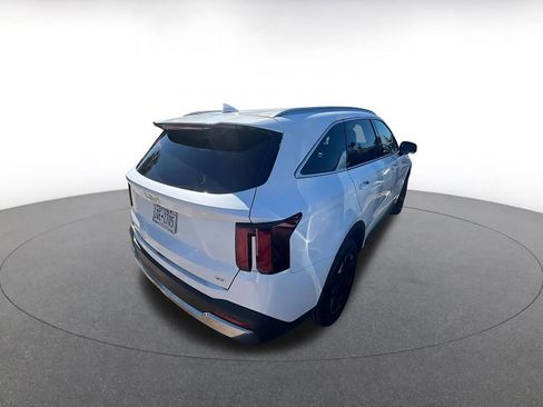 Used 2024 Kia Sorento S image 6