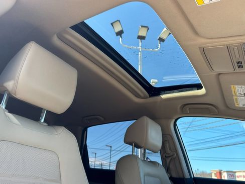 Used 2022 Honda CR-V Touring image 18
