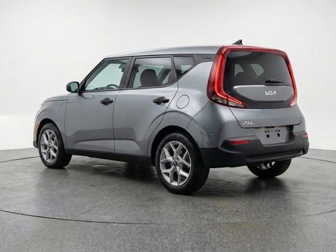 Used 2025 Kia Soul LX w/ LX Technology Package FWD image 6