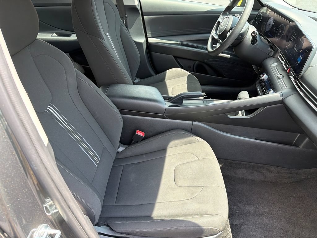 Used 2024 Hyundai Elantra SEL FWD image 13