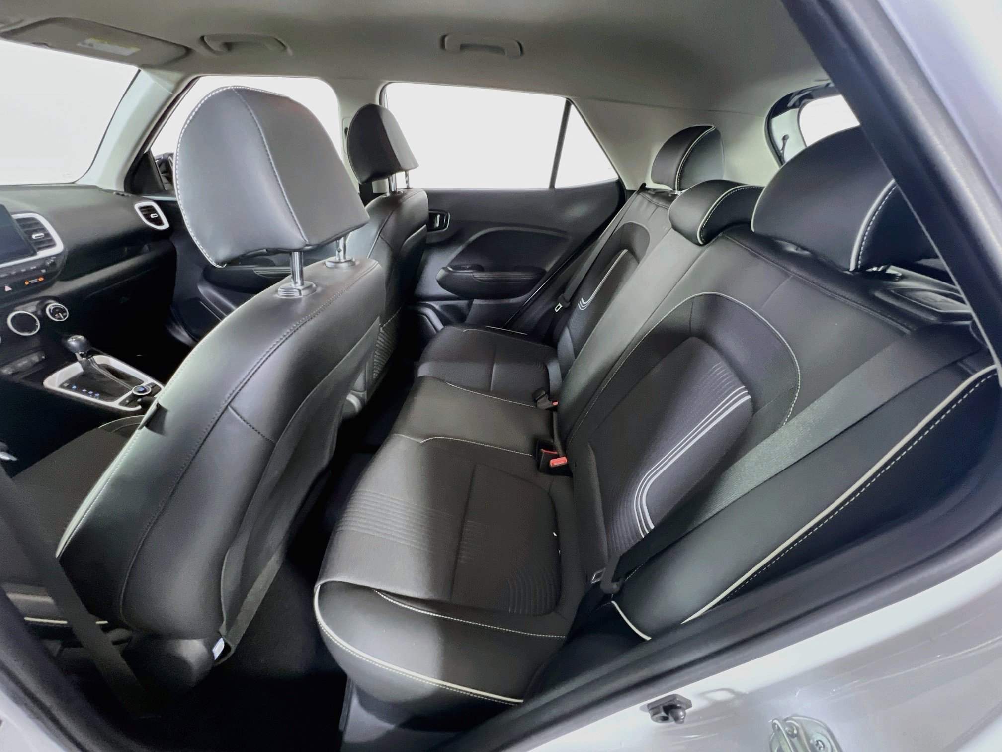 Used 2023 Hyundai Venue Limited FWD image 23