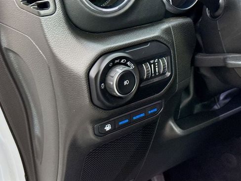 Used 2022 Jeep Wrangler Sahara w/ Cold Weather Group image 12