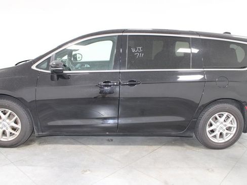 Used 2025 Chrysler Pacifica Select FWD image 6