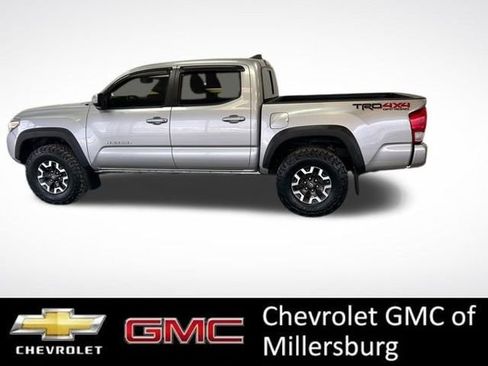 Used 2017 Toyota Tacoma TRD Off-Road w/ Premium & Technology Package image 6