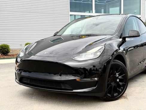 Used 2023 Tesla Model Y Long Range AWD/4WD image 3