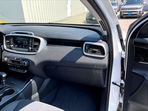 Used 2019 Kia Sorento AWD w/ LX Convenience Package image 13