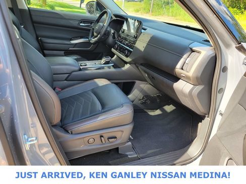 Used 2023 Nissan Pathfinder Platinum AWD/4WD image 25