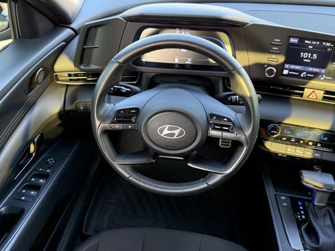 Used 2025 Hyundai Elantra Sport FWD image 12