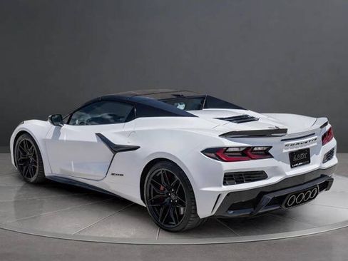 Used 2024 Chevrolet Corvette Z06 RWD image 7