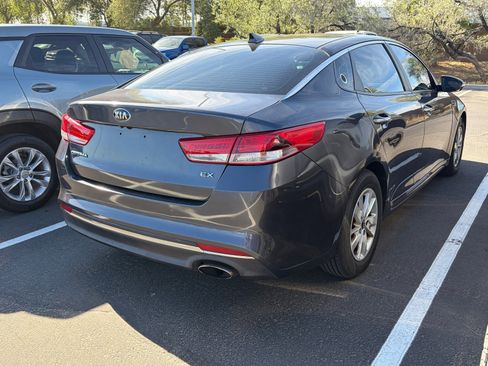Used 2017 Kia Optima LX w/ Convenience Package image 3