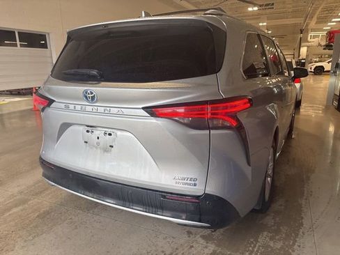 Used 2024 Toyota Sienna Limited AWD/4WD image 3