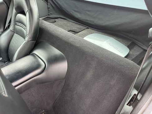 Used 2004 Chevrolet Corvette Coupe w/ Roof Package image 36