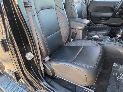 Used 2021 Jeep Wrangler Unlimited Sahara image 23