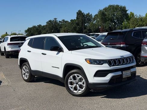 Used 2025 Jeep Compass Sport AWD/4WD image 2