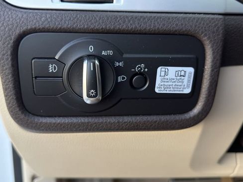Used 2016 Volkswagen Touareg Executive AWD/4WD image 22