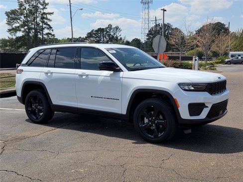 New 2025 Jeep Grand Cherokee Altitude RWD image 35