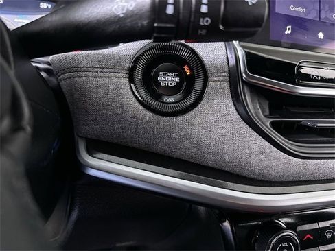 Used 2024 Jeep Compass Latitude image 17