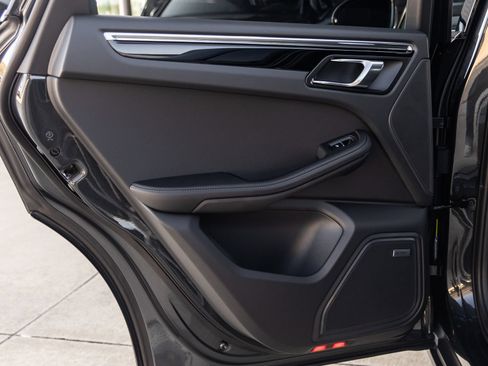 Certified 2026 Porsche Macan S AWD/4WD image 34