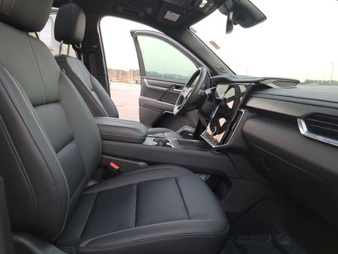 Used 2024 GMC Acadia Elevation w/ Luxury Package image 10