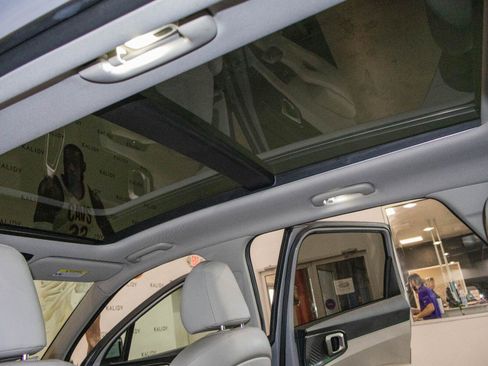 Used 2024 Kia Sorento EX w/ Panoramic Sunroof Package FWD image 14